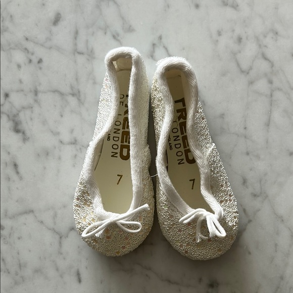 NWOT Freed of London White Ballet Flats toddler size 7 - Picture 1 of 4